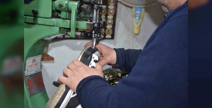 Bilecik'in son ayakkabı tamircisi: Babasından kalan mesleği 26 yıldır yaşatıyor