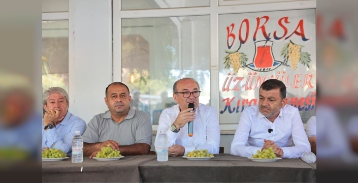 Çavuşoğlu, Buldan'da üzüm üreticileriyle bir araya geldi