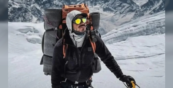Dağların zirvesindeki dev sönüyor: Nirmal Purja çığda kayboldu
