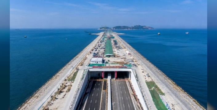 Dalian körfezini bağlayan tünel hizmete girdi