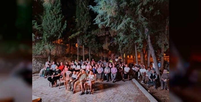 Denizli Büyükşehir, Çivril'de açık hava sinema etkinliği düzenledi
