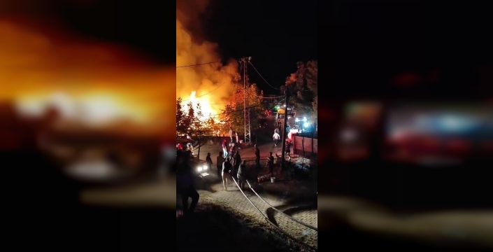 Denizli'de baba ve oğulun evi yangında tamamen yandı