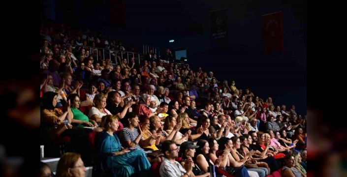 Didim'de Bilal Sonses rüzgarı: Yaz konserleri coşkusu