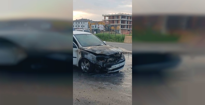 Düzce'de otomobil yangını hızla kontrol altına alındı