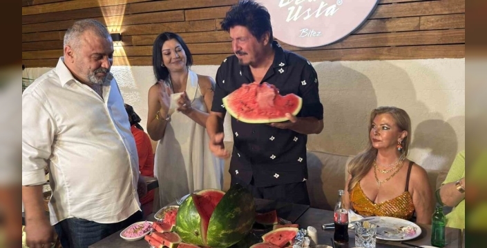 Ekin Akkaş'ın doğum günü kutlamasında karpuz kullanıldı