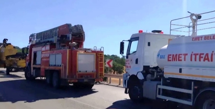 Emet'te biçerdöver yangını, ekiplerin hızlı müdahalesiyle söndürüldü