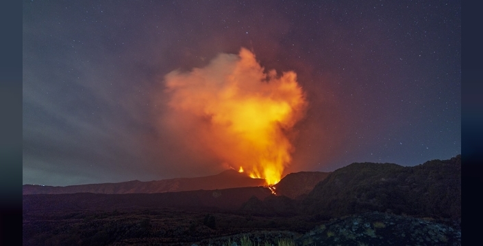 Etna yanardağı havalimanını kapattı, binlerce yolcu mağdur oldu