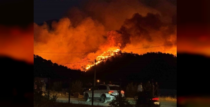 Fethiye'de yangın: Evler ve huzurevi tahliye edildi