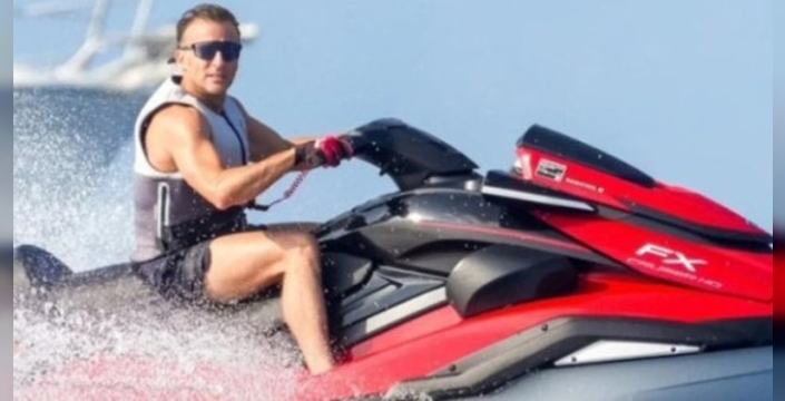 Fransa'da yangınlar sürerken Macron jet ski keyfi yaptı