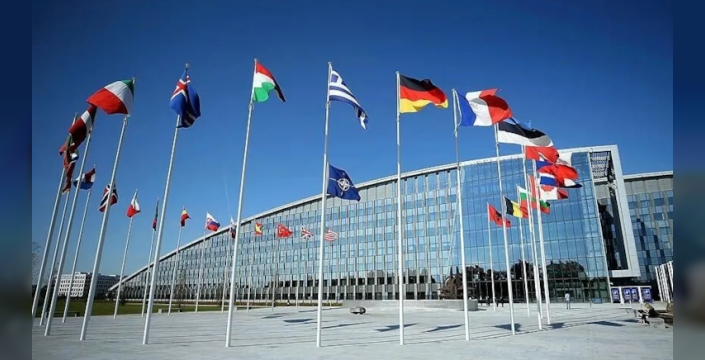Fransa, NATO'dan ayrılmayı tartışan adaylarla seçimlere gidiyor