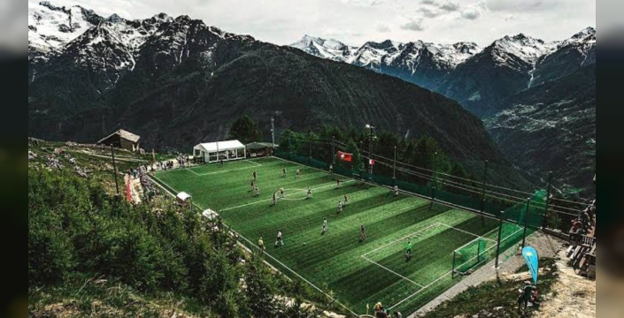 Futbolcular maça teleferikle gidiyor