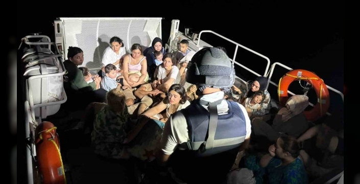 Gökova Körfezi'nde yelkenli teknede 64 düzensiz göçmen yakalandı