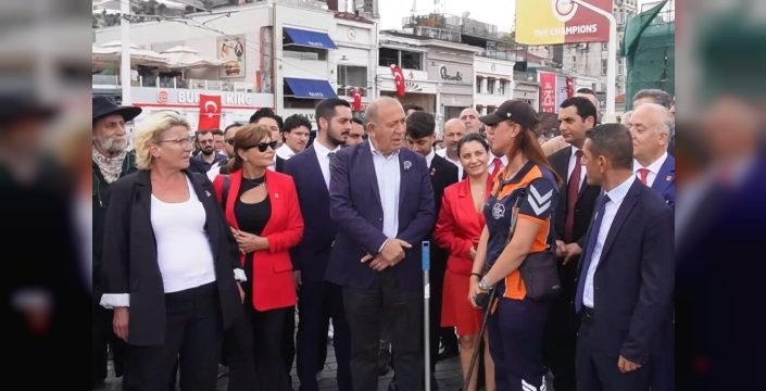Gürsel Tekin, Taksim'de esnaf ve vatandaşlarla bir araya geldi