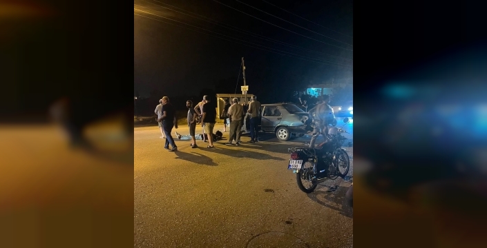 Hatay'da kaza: Otomobile motosikletler ok gibi saplandı