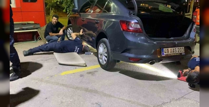 İnegöl'de yılan paniği: Sürücü itfaiyeye koştu