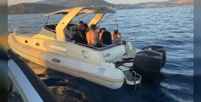 İzmir açıklarında 44 düzensiz göçmen yakalandı