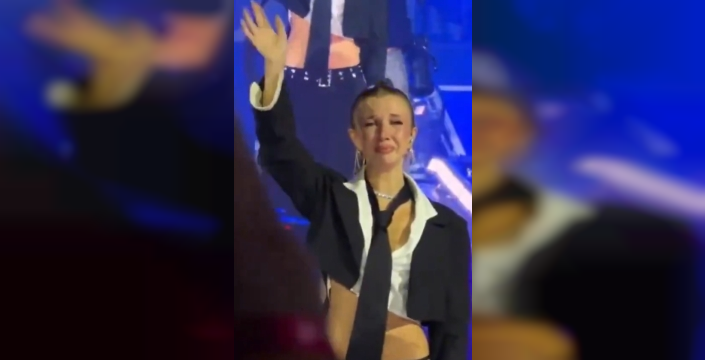 İzmir'de Manifest grubu, konser sonrası duygusal anlar yaşadı