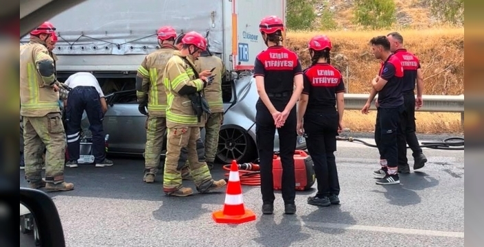 İzmir'de tır kazası: otomobil sürücüsü yaşamını yitirdi