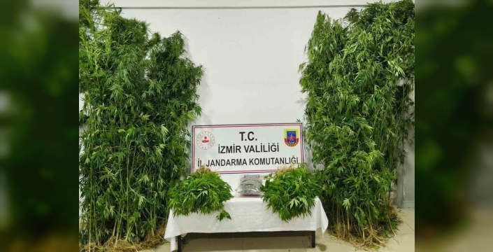 İzmir'de uyuşturucu operasyonunda üç kişi tutuklandı