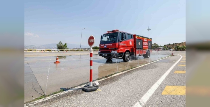 İzmir itfaiyesi şoförleri zorlu eğitimden geçti