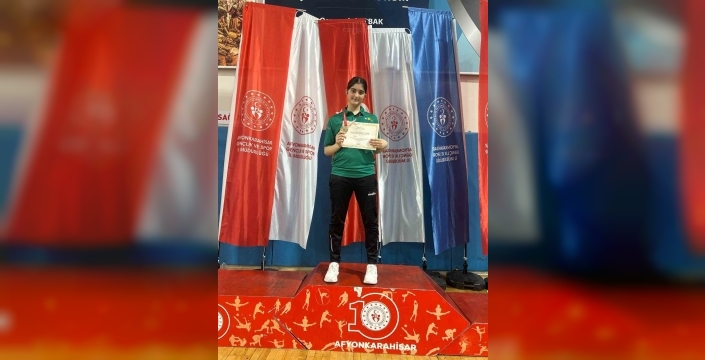 Kartepeli karateci analig'de şampiyon oldu