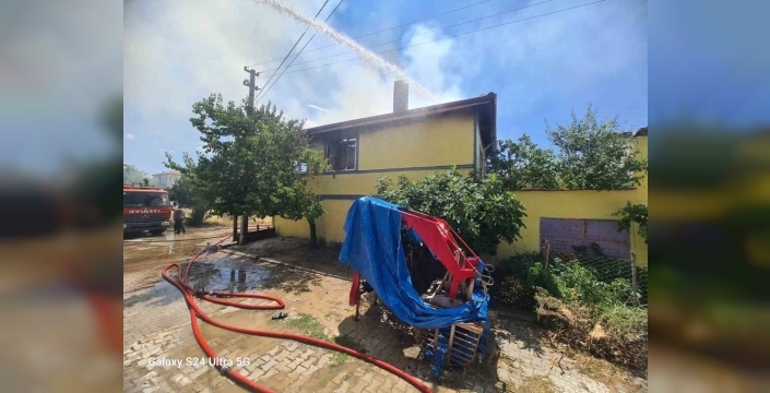 Köy evinde dehşet: Alevler evi yuttu, geriye küller kaldı