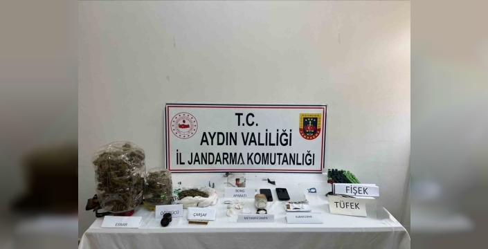 Kuşadası'nda 11 adrese operasyon: 12 kişi gözaltına alındı