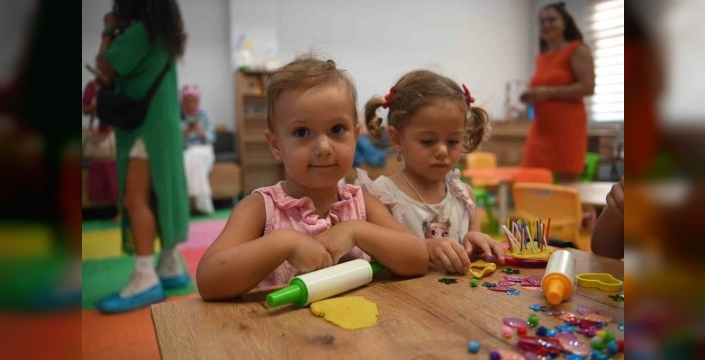 Kuşadası'ndaki Anne Baba Çocuk Merkezi'nde mezuniyet töreni