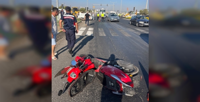 Manisa'da otomobil ve motosiklet kazasında 4 kişi yaralandı