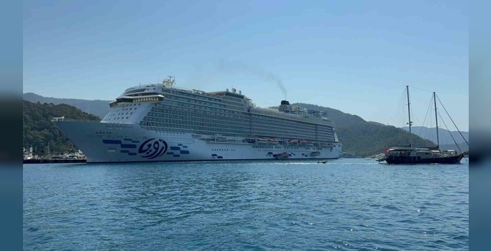 Marmaris'e dev kruvaziyerle 3 bin 700 turist geldi