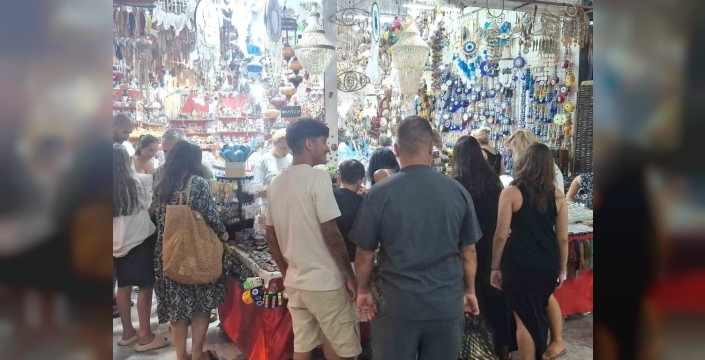 Mavişehir Pazar Yeri'nde yazın en canlı akşamı: Yerli ve yabancı akını!