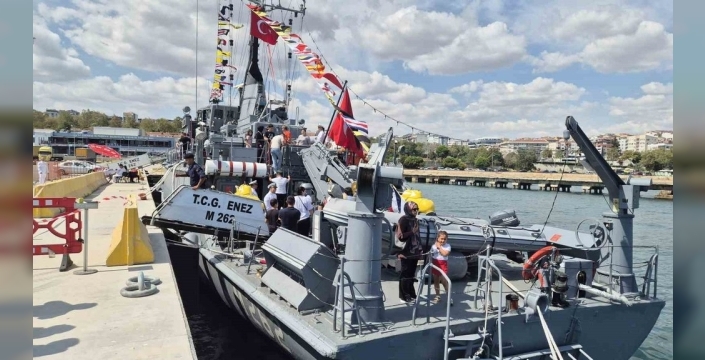 Mayın avlama gemisi TCG Enez, Tekirdağ'da sergilendi