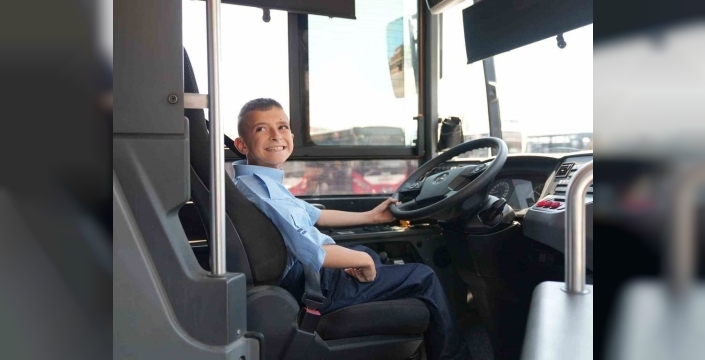 Minik Edip'in otobüs şoförlüğü hayali ESHOT ile gerçeğe dönüştü