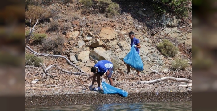 Muğla'da denizden 306 ton çöp toplandı