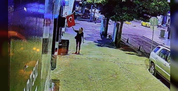 Muğla'da Türk bayrağını yakmaya çalışan kadın aranıyor