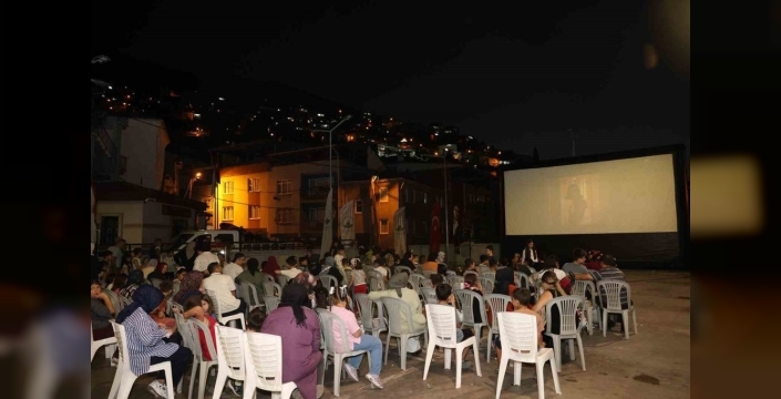 Osmangazi'de açık hava sineması gösterileri sürüyor