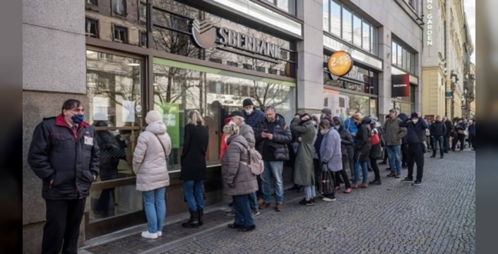 Rusya bankalarından milyarlarca dolar çekiliyor