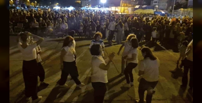 Sahne şoku: Başkan ve meclis üyeleri dans ederken elektrikler pat diye kesildi!