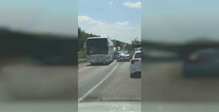 Seydikemer'de otobüs ve ticari araç çarpıştı