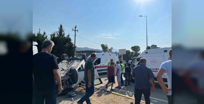 Seydikemer'de tır ve otomobil çarpıştı, 4 kişi yaralandı