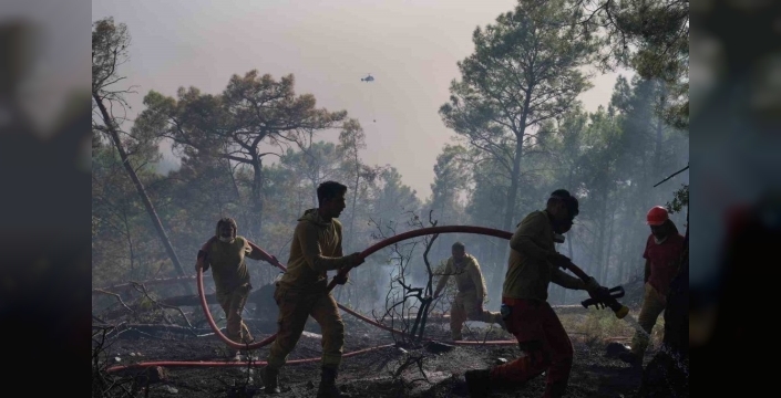 Seydikemer'deki orman yangınında söndürme çalışmaları devam ediyor