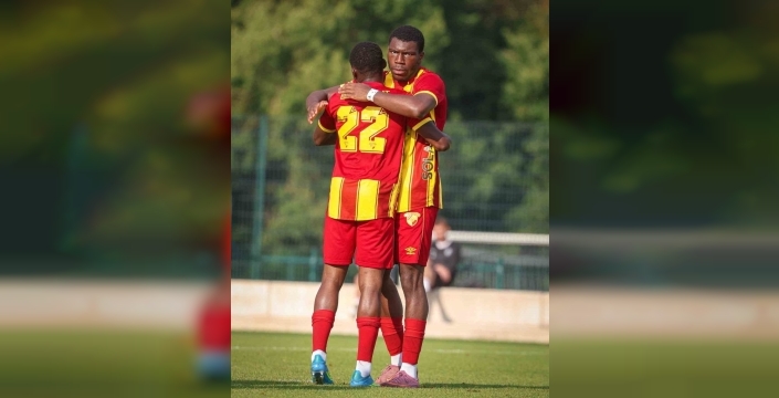 Sinclair Armstrong, Göztepe'de taraftarın beğenisini kazandı