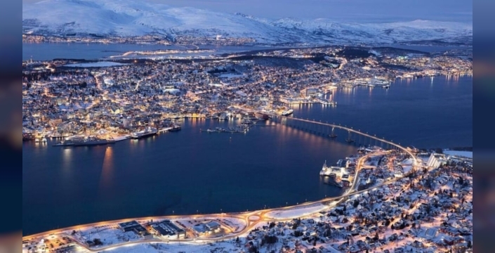 Tromsø'de 60 gün süren gece yarısı güneşi