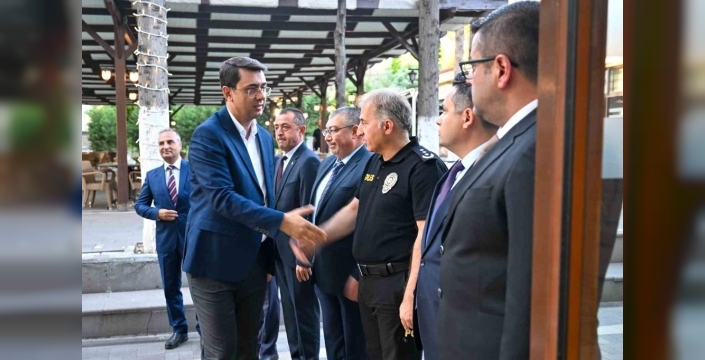 Uşak'ta emniyet mensuplarına rütbe ve plaket töreni