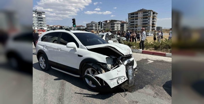 Uşak'ta trafik kazası: 3 yaralı