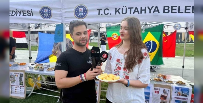 Yabancı öğrenciler yemeklerle ülkelerini tanıttı