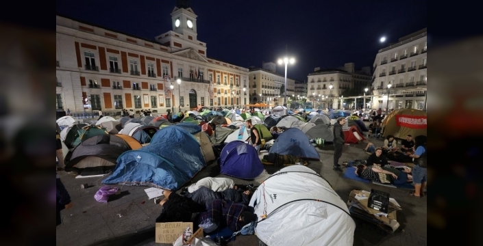 87 yaşındaki kadının tahliyesi Madrid'de protesto edildi