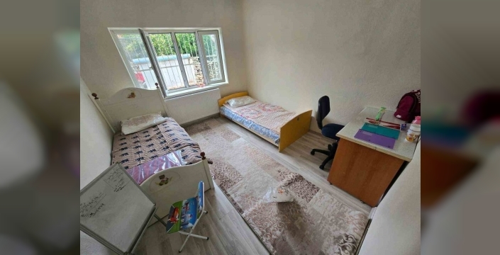 Aile yangında evini kaybedince Sevgi Eli yardım etti