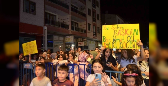 Alaaddin Ergün konserinde Başkan Daban'a doğum günü sürprizi
