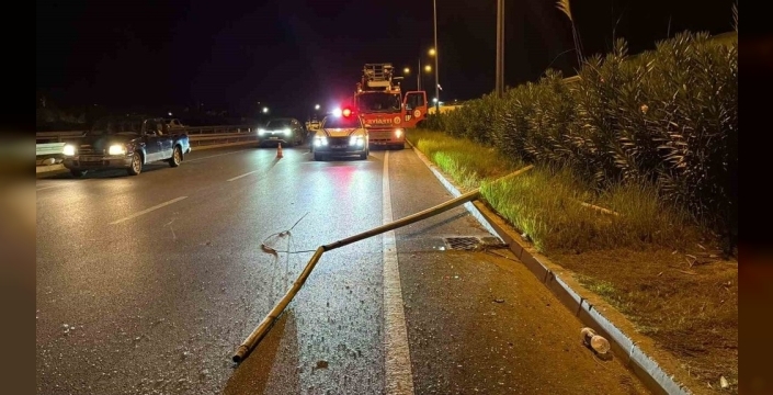 Antalya'da panelvan devrildi, 1 kişi yaralandı